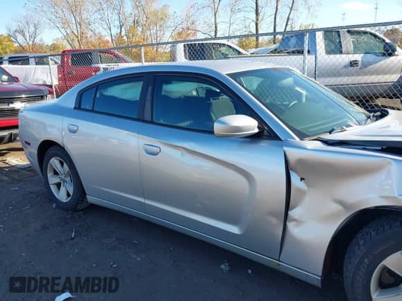 2012 Dodge Charger SE z VIN 2C3CDXBG3CH120772, wystawiony jako IAAI lot #43507063 z przebiegiem 224 409 mil mil oraz . Historia ofert i sprzedaży dostępna na DreamBid. Obrazek 13.