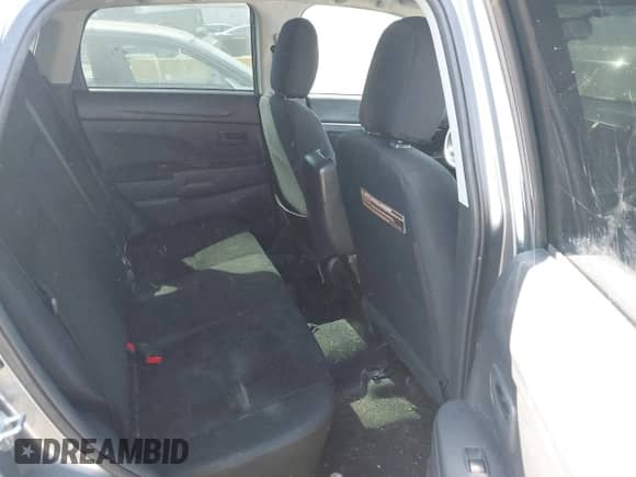 2013 Mitsubishi Outlander ES z VIN 4A4AP3AU5DE004615, wystawiony jako IAAI lot #43137560 z przebiegiem 138 541 mil mil oraz . Historia ofert i sprzedaży dostępna na DreamBid. Obrazek 8.