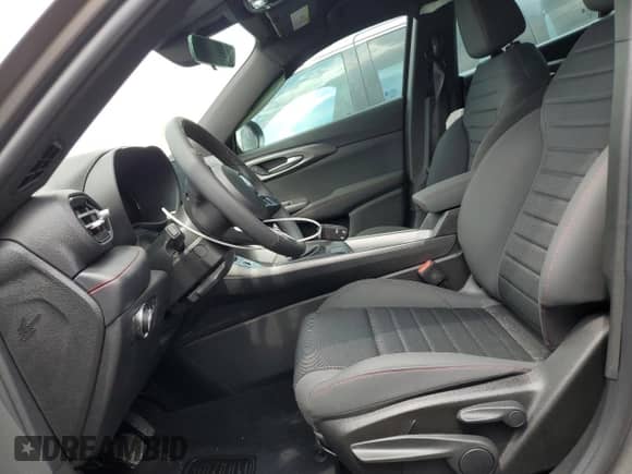 2024 Dodge Hornet GT z VIN ZACNDFAN3R3A39574, wystawiony jako Copart lot #66429995 z przebiegiem 6 372 mil mil oraz Szkoda całkowita • Salvage title. Historia ofert i sprzedaży dostępna na DreamBid. Obrazek 7.