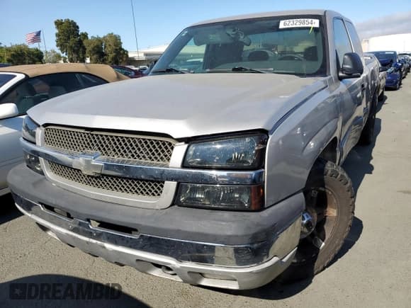 ✅ 2004 Chevrolet Silverado 1500 LS • VIN: 1GCEC19T14Z352733 • Лот: 62329854. Опубликован ранее на Copart с пробегом 181 233 миль. Бесплатный доступ к архиву аукционных продаж из США и подробный отчёт об истории автомобиля на DreamBid. Изображение 1.