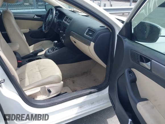 ✅ 2014 Volkswagen Jetta TDI w/Premium/Nav • VIN: 3VWLL7AJ4EM430524 • Lot: 42268673. Wystawiony na IAAI z przebiegiem 137 721 mil. Bezpłatny archiwum sprzedaży aukcyjnych z USA i szczegółowy raport historii pojazdu na DreamBid. Zdjęcie 5.