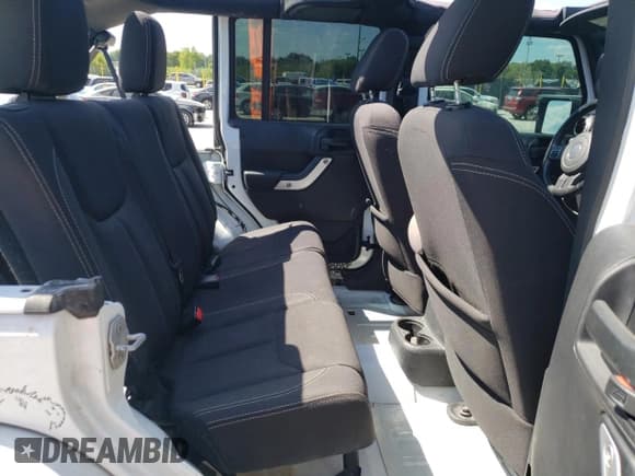 ✅ 2016 Jeep Wrangler Unlimited Sahara • VIN: 1C4BJWEG7GL202194 • Лот: 70123015. Опубликован ранее на Copart с пробегом 121 263 миль. Бесплатный доступ к архиву аукционных продаж из США и подробный отчёт об истории автомобиля на DreamBid. Изображение 11.