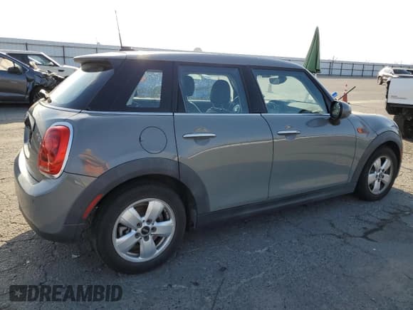 ✅ 2019 MINI Hardtop 4 Door Cooper • VIN: WMWXU1C5XK2J02989 • Lot: 84576415. Wystawiony na Copart z przebiegiem 102 893 mil. Bezpłatny archiwum sprzedaży aukcyjnych z USA i szczegółowy raport historii pojazdu na DreamBid. Zdjęcie 3.