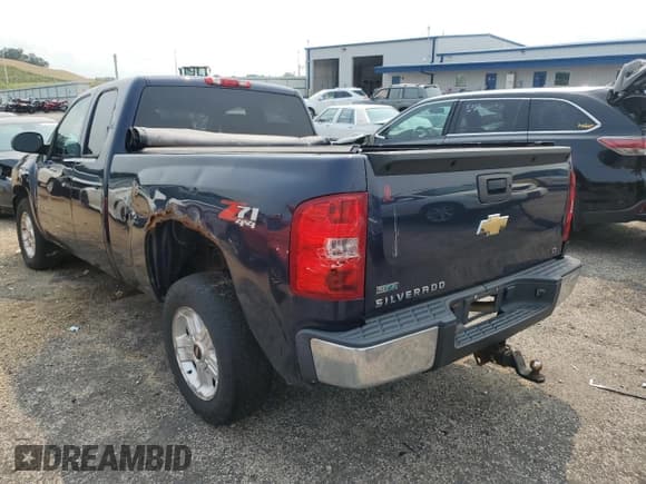 ✅ 2010 Chevrolet Silverado 1500 LT • VIN: 1GCSKSE36AZ211556 • Lot: 63698804. Listed on Copart with 137,529 mi. Free auction sales archive from the USA and detailed vehicle history report at DreamBid. Image 2.