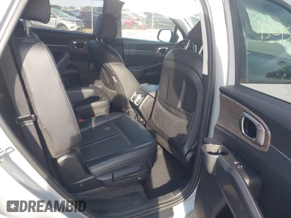 ✅ 2022 Kia Sorento EX • VIN: 5XYRH4LF2NG157814 • Lot: 43245914. Wystawiony na IAAI z przebiegiem 60 570 mil. Bezpłatny archiwum sprzedaży aukcyjnych z USA i szczegółowy raport historii pojazdu na DreamBid. Zdjęcie 8.