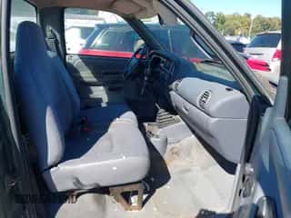 2000 Dodge 1500 z VIN 1B7HC16Y9YS590308, wystawiony jako IAAI lot #43495965 z przebiegiem 118 866 mil mil oraz . Historia ofert i sprzedaży dostępna na DreamBid. Obrazek 5.