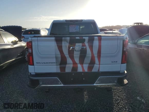 ✅ 2024 Chevrolet Silverado 1500 LTZ • VIN: 2GCPAEED2R1183522 • Lot: 74890724. Wystawiony na Copart z przebiegiem Nie podano. Bezpłatny archiwum sprzedaży aukcyjnych z USA i szczegółowy raport historii pojazdu na DreamBid. Zdjęcie 6.