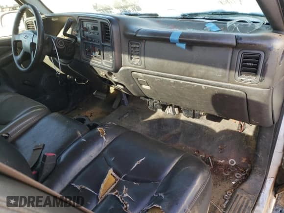 ✅ 2005 Chevrolet Silverado 2500HD Work Truck • VIN: 1GCHC24U65E216268 • Лот: 41770685. Опубликован ранее на Copart с пробегом 169 717 миль. Бесплатный доступ к архиву аукционных продаж из США и подробный отчёт об истории автомобиля на DreamBid. Изображение 8.