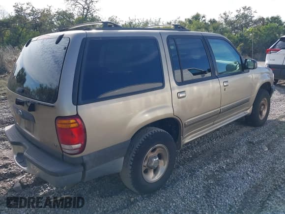 ✅ 1999 Ford Explorer XL • VIN: 1FMZU32X7XUB01672 • Лот: 41263264. Опубликован ранее на IAAI с пробегом 148 134 миль. Бесплатный доступ к архиву аукционных продаж из США и подробный отчёт об истории автомобиля на DreamBid. Изображение 4.