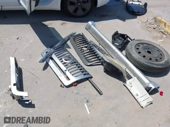 2010 Mercury Mariner z VIN 4M2CN8B75AKJ13322, wystawiony jako IAAI lot #42832064 z przebiegiem 205 074 mil mil oraz . Historia ofert i sprzedaży dostępna na DreamBid. Obrazek 12.