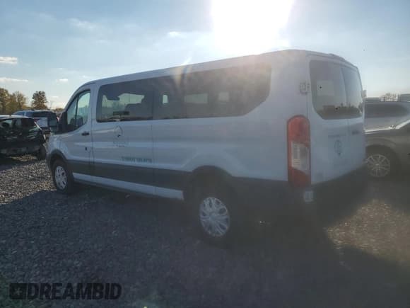 ✅ 2017 Ford Transit XL • VIN: 1FBZX2YM4HKA47008 • Lot: 90604545. Listed on Copart with 122,195 mi. Free auction sales archive from the USA and detailed vehicle history report at DreamBid. Image 2.