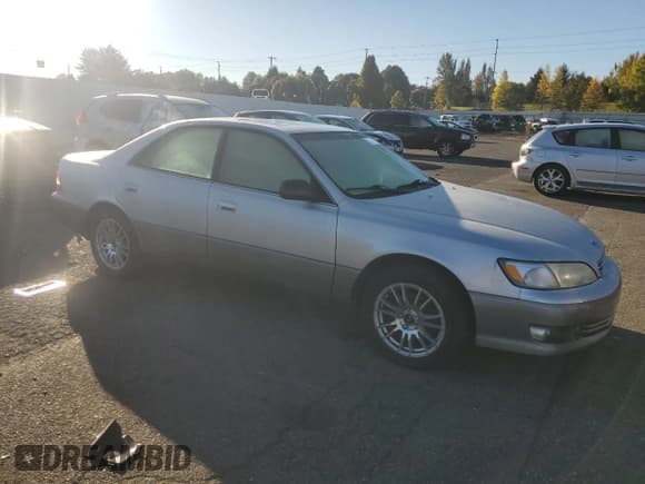 ✅ 2001 Lexus ES 300 • VIN: JT8BF28G315104862 • Lot: 86647535. Listed on Copart with 121,532 mi. Free auction sales archive from the USA and detailed vehicle history report at DreamBid. Image 4.