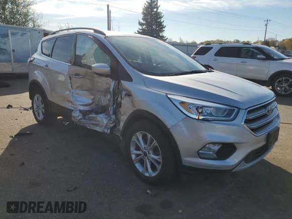 ✅ 2017 Ford Escape SE • VIN: 1FMCU9GD3HUD61429 • Lot: 91356005. Wystawiony na Copart z przebiegiem 87 336 mil. Bezpłatny archiwum sprzedaży aukcyjnych z USA i szczegółowy raport historii pojazdu na DreamBid. Zdjęcie 4.