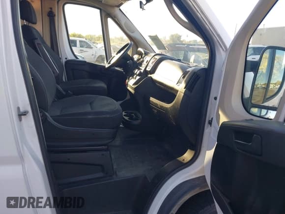 ✅ 2017 Ram ProMaster Cargo • VIN: 3C6TRVAG8HE542890 • Lot: 43499590. Wystawiony na IAAI z przebiegiem 102 516 mil. Bezpłatny archiwum sprzedaży aukcyjnych z USA i szczegółowy raport historii pojazdu na DreamBid. Zdjęcie 5.