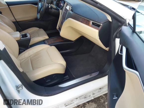 ✅ 2017 Tesla Model S 100D • VIN: 5YJSA1E28HF210980 • Лот: 43693200. Опубликован ранее на IAAI с пробегом 82 611 миль. Бесплатный доступ к архиву аукционных продаж из США и подробный отчёт об истории автомобиля на DreamBid. Изображение 5.