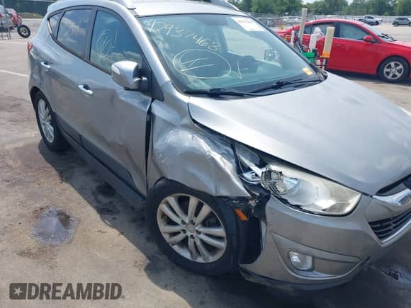 ✅ 2011 Hyundai Tucson Limited • VIN: KM8JUCACXBU213998 • Lot: 42937468. Listed on IAAI with 199,789 mi. Free auction sales archive from the USA and detailed vehicle history report at DreamBid. Image 17.