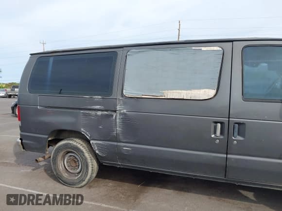 ✅ 2007 Ford Econoline Passenger XL • VIN: 1FMNE11W57DB23730 • Lot: 43598634. Wystawiony na IAAI z przebiegiem 154 712 mil. Bezpłatny archiwum sprzedaży aukcyjnych z USA i szczegółowy raport historii pojazdu na DreamBid. Zdjęcie 6.