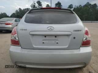 2008 Hyundai Accent GS z VIN KMHCM36CX8U101308, wystawiony jako Copart lot #73219834 z przebiegiem Nie podano mil oraz Szkoda całkowita • Salvage title. Historia ofert i sprzedaży dostępna na DreamBid. Obrazek 6.