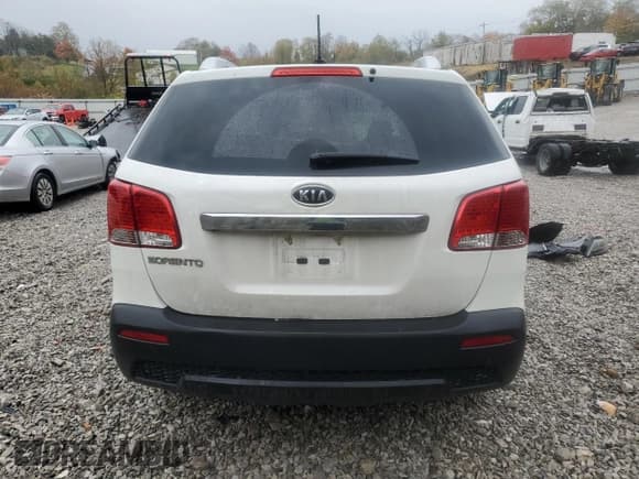 ✅ 2013 Kia Sorento LX • VIN: 5XYKT4A24DG368382 • Lot: 92118885. Listed on Copart with 233,311 mi. Free auction sales archive from the USA and detailed vehicle history report at DreamBid. Image 6.