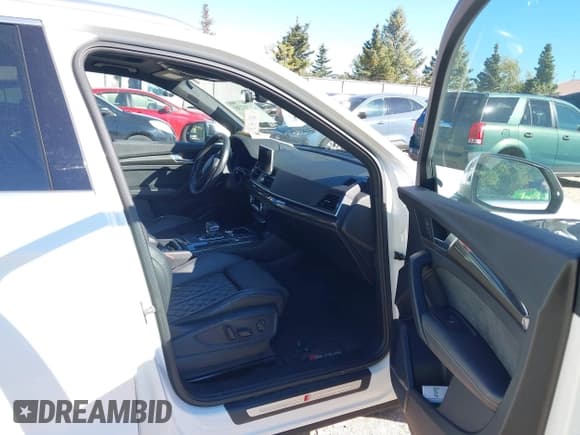 ✅ 2018 Audi SQ5 Premium Plus • VIN: WA1A4AFY2J2209672 • Lot: 43405238. Listed on IAAI with 61,075 mi. Free auction sales archive from the USA and detailed vehicle history report at DreamBid. Image 5.