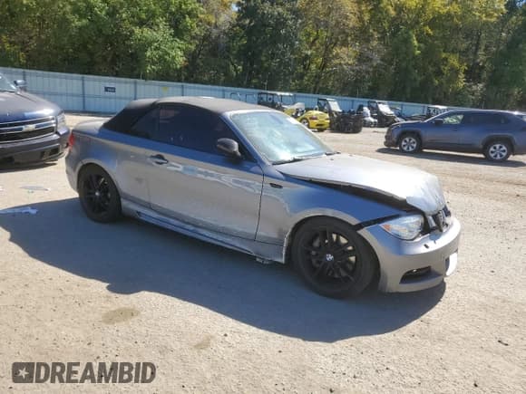 ✅ 2009 BMW 1 Series 135i • VIN: WBAUN93529VK40677 • Lot: 76190644. Wystawiony na Copart z przebiegiem 126 992 mil. Bezpłatny archiwum sprzedaży aukcyjnych z USA i szczegółowy raport historii pojazdu na DreamBid. Zdjęcie 4.