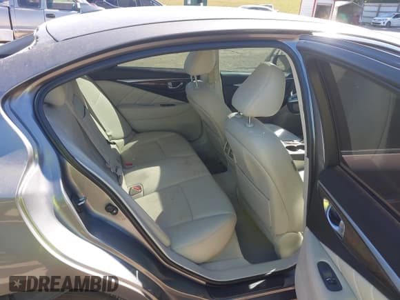 ✅ 2018 Infiniti Q50 Luxe • VIN: JN1EV7AP7JM590819 • Lot: 43437600. Wystawiony na IAAI z przebiegiem 51 222 mil. Bezpłatny archiwum sprzedaży aukcyjnych z USA i szczegółowy raport historii pojazdu na DreamBid. Zdjęcie 8.