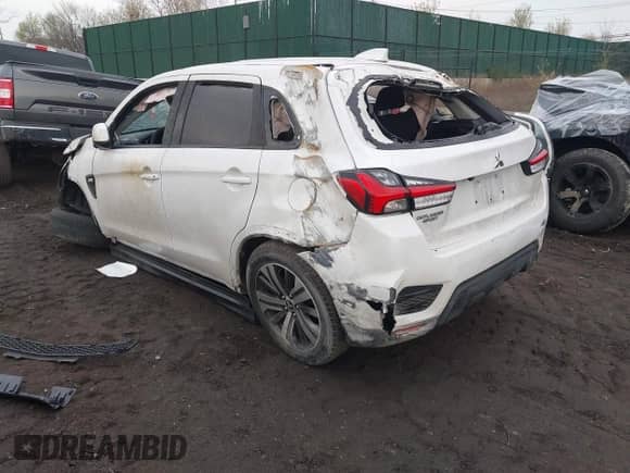 2020 Mitsubishi Outlander ES с VIN JA4AR3AUXLU027372, выставлен на аукционе IAAI как лот 42047081 с пробегом Не указан миль и . История ставок и продаж доступна на DreamBid. Изображение 3.