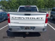 ✅ 2019 Chevrolet Silverado 1500 LT • VIN: 3GCPWCED6KG187883 • Lot: 43069333. Wystawiony na IAAI z przebiegiem 117 948 mil. Bezpłatny archiwum sprzedaży aukcyjnych z USA i szczegółowy raport historii pojazdu na DreamBid. Zdjęcie 16.