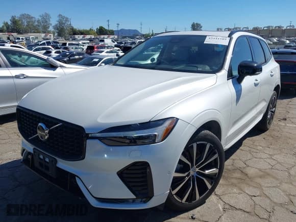 ✅ 2023 Volvo XC60 Plus Dark Theme • VIN: YV4L12RW5P1308246 • Lot: 43441989. Listed on IAAI with 31,293 mi. Free auction sales archive from the USA and detailed vehicle history report at DreamBid. Image 17.