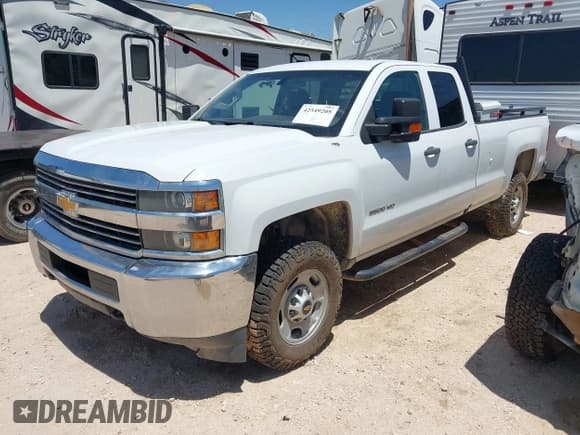 ✅ 2018 Chevrolet Silverado 2500HD Work Truck • VIN: 1GC2CUEG7JZ259899 • Lot: 42549205. Wystawiony na IAAI z przebiegiem 330 512 mil. Bezpłatny archiwum sprzedaży aukcyjnych z USA i szczegółowy raport historii pojazdu na DreamBid. Zdjęcie 15.