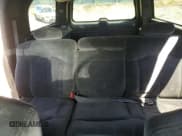 ✅ 2001 Chevrolet Suburban LS • VIN: 1GNFK16T91J309528 • Lot: 58804824. Wystawiony na Copart z przebiegiem 197 608 mil. Bezpłatny archiwum sprzedaży aukcyjnych z USA i szczegółowy raport historii pojazdu na DreamBid. Zdjęcie 10.