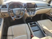 ✅ 2018 Honda Odyssey Touring • VIN: 5FNRL6H88JB027123 • Lot: 85131975. Wystawiony na Copart z przebiegiem 116 711 mil. Bezpłatny archiwum sprzedaży aukcyjnych z USA i szczegółowy raport historii pojazdu na DreamBid. Zdjęcie 8.