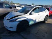 ✅ 2024 Tesla Model Y Long Range • VIN: 7SAYGDEE5RF067818 • Lot: 43448020. Wystawiony na IAAI z przebiegiem 15 680 mil. Bezpłatny archiwum sprzedaży aukcyjnych z USA i szczegółowy raport historii pojazdu na DreamBid. Zdjęcie 18.