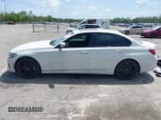 ✅ 2022 BMW 3 Series 330i • VIN: 3MW5R1J09N8C29531 • Lot: 43074092. Wystawiony na IAAI z przebiegiem 39 427 mil. Bezpłatny archiwum sprzedaży aukcyjnych z USA i szczegółowy raport historii pojazdu na DreamBid. Zdjęcie 14.