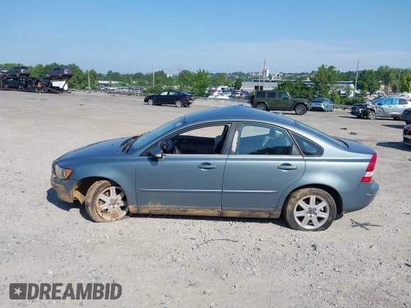 ✅ 2004 Volvo S40 • VIN: YV1MS382X42016357 • Лот: 42671837. Опубликован ранее на IAAI с пробегом 85 735 миль. Бесплатный доступ к архиву аукционных продаж из США и подробный отчёт об истории автомобиля на DreamBid. Изображение 14.