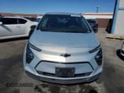 ✅ 2023 Chevrolet Bolt EV 1LT • VIN: 1G1FW6S08P4192336 • Lot: 44934685. Wystawiony na Copart z przebiegiem 25 725 mil. Bezpłatny archiwum sprzedaży aukcyjnych z USA i szczegółowy raport historii pojazdu na DreamBid. Zdjęcie 5.