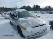 ✅ 2000 Dodge Caravan SE • VIN: 2B4GP44G1YR770005 • Lot: 43819012. Listed on IAAI with 180,456 mi. Free auction sales archive from the USA and detailed vehicle history report at DreamBid. Image 1.