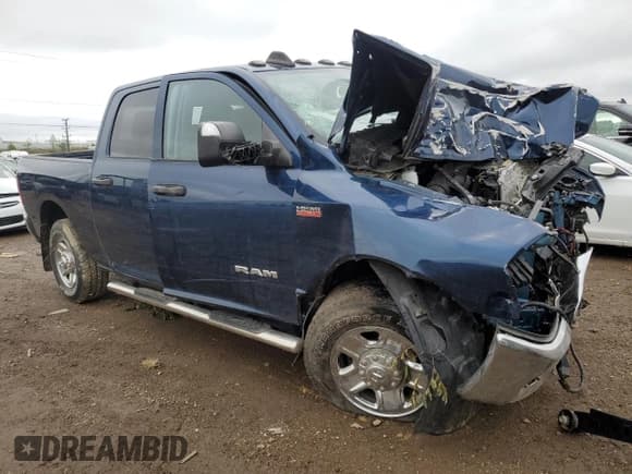 ✅ 2022 Ram 2500 Tradesman • VIN: 3C6UR5CJ7NG326896 • Lot: 57783035. Wystawiony na Copart z przebiegiem Nie podano. Bezpłatny archiwum sprzedaży aukcyjnych z USA i szczegółowy raport historii pojazdu na DreamBid. Zdjęcie 4.