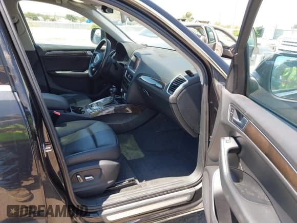 ✅ 2014 Audi Q5 Premium Plus • VIN: WA1CMAFP9EA057613 • Lot: 43075574. Listed on IAAI with 208,430 mi. Free auction sales archive from the USA and detailed vehicle history report at DreamBid. Image 5.