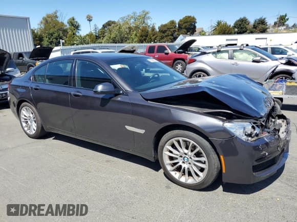 ✅ 2014 BMW 7 Series 740i • VIN: WBAYA6C59ED826692 • Лот: 67868525. Опубликован ранее на Copart с пробегом 80 052 миль. Бесплатный доступ к архиву аукционных продаж из США и подробный отчёт об истории автомобиля на DreamBid. Изображение 4.