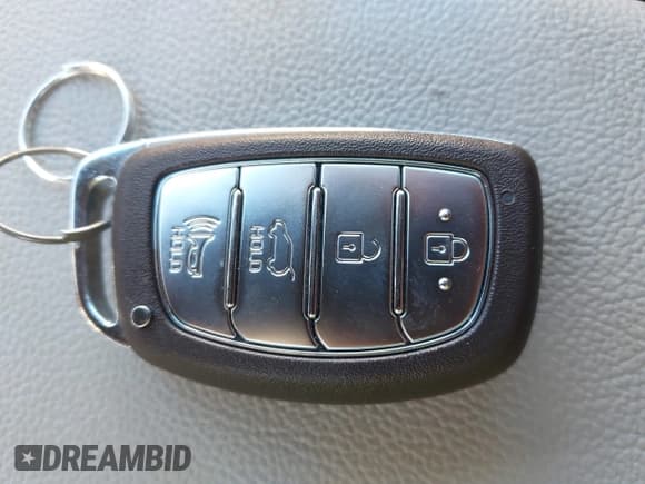 ✅ 2020 Hyundai Ioniq Limited • VIN: KMHC05LC6LU210062 • Lot: 43513682. Listed on IAAI with 29,912 mi. Free auction sales archive from the USA and detailed vehicle history report at DreamBid. Image 11.