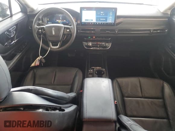 ✅ 2023 Lincoln Corsair Reserve • VIN: 5LMCJ2CAXPUL24546 • Lot: 44925745. Wystawiony na Copart z przebiegiem 5 053 mil. Bezpłatny archiwum sprzedaży aukcyjnych z USA i szczegółowy raport historii pojazdu na DreamBid. Zdjęcie 8.