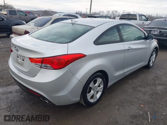 ✅ 2013 Hyundai Elantra SE • VIN: KMHDH6AE8DU011104 • Lot: 41588963. Wystawiony na IAAI z przebiegiem 112 726 mil. Bezpłatny archiwum sprzedaży aukcyjnych z USA i szczegółowy raport historii pojazdu na DreamBid. Zdjęcie 4.