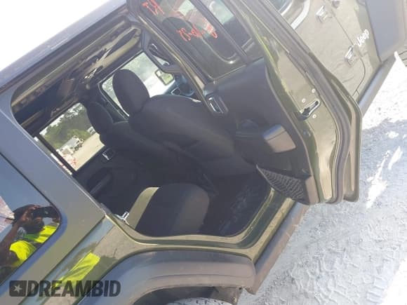 ✅ 2020 Jeep Wrangler Unlimited Sport S • VIN: 1C4HJXDG7LW322720 • Лот: 42589166. Опубликован ранее на IAAI с пробегом 101 324 миль. Бесплатный доступ к архиву аукционных продаж из США и подробный отчёт об истории автомобиля на DreamBid. Изображение 8.