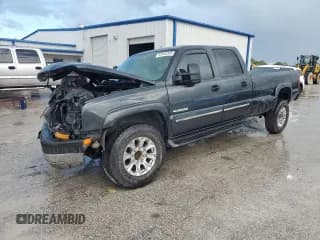 ✅ 2005 Chevrolet Silverado 2500HD LS • VIN: 1GCHC23G95F873586 • Лот: 83940345. Опубликован ранее на Copart с пробегом 213 309 миль. Бесплатный доступ к архиву аукционных продаж из США и подробный отчёт об истории автомобиля на DreamBid. Изображение 1.