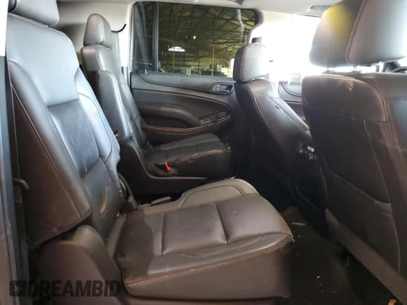 ✅ 2018 Chevrolet Suburban LT • VIN: 1GNSKHKC9JR395664 • Lot: 76120504. Wystawiony na Copart z przebiegiem 84 267 mil. Bezpłatny archiwum sprzedaży aukcyjnych z USA i szczegółowy raport historii pojazdu na DreamBid. Zdjęcie 11.