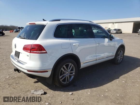 ✅ 2015 Volkswagen Touareg Sport • VIN: WVGEF9BPXFD003178 • Лот: 39514393. Опубликован ранее на Copart с пробегом 43 692 миль. Бесплатный доступ к архиву аукционных продаж из США и подробный отчёт об истории автомобиля на DreamBid. Изображение 3.