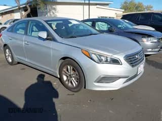 ✅ 2017 Hyundai Sonata SE • VIN: 5NPE24AF5HH574540 • Lot: 43482393. Wystawiony na IAAI z przebiegiem 70 761 mil mil. Skorzystaj z bezpłatnego archiwum sprzedaży aukcyjnych z USA i zobacz szczegółowy raport historii pojazdu na DreamBid. Zdjęcie 1.