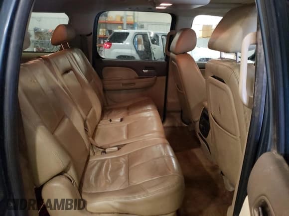 ✅ 2010 GMC Yukon XL SLT • VIN: 1GKUKKE33AR125747 • Lot: 49745635. Wystawiony na Copart z przebiegiem 250 743 mil. Bezpłatny archiwum sprzedaży aukcyjnych z USA i szczegółowy raport historii pojazdu na DreamBid. Zdjęcie 11.