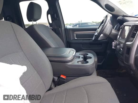 2024 Ram 1500 SLT z VIN 1C6RR6GG9RS128958, wystawiony jako IAAI lot #42371075 z przebiegiem 11 145 mil mil oraz . Historia ofert i sprzedaży dostępna na DreamBid. Obrazek 5.